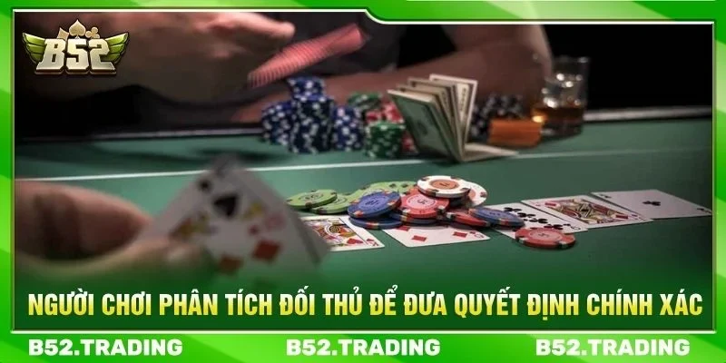 Người chơi phân tích đối thủ để đưa quyết định chính xác